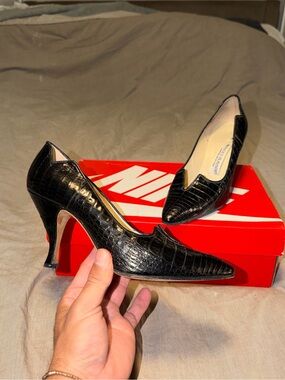 Manolo Blahnik Black  Alligator/Crododile Leather Shoes  Size 38.5